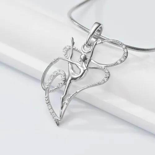Colgante de plata «Niña jugando con una cinta»