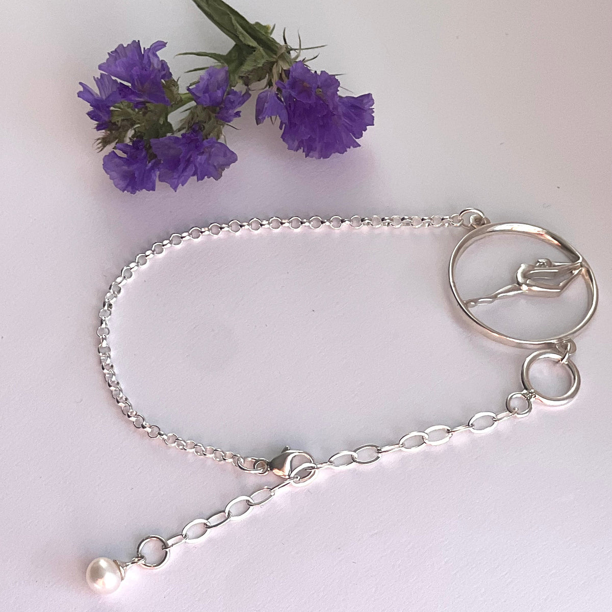 Pulsera de plata con gimnasta