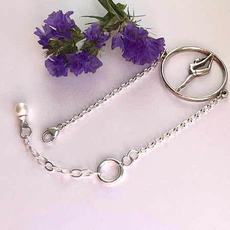 Pulsera de plata con gimnasta