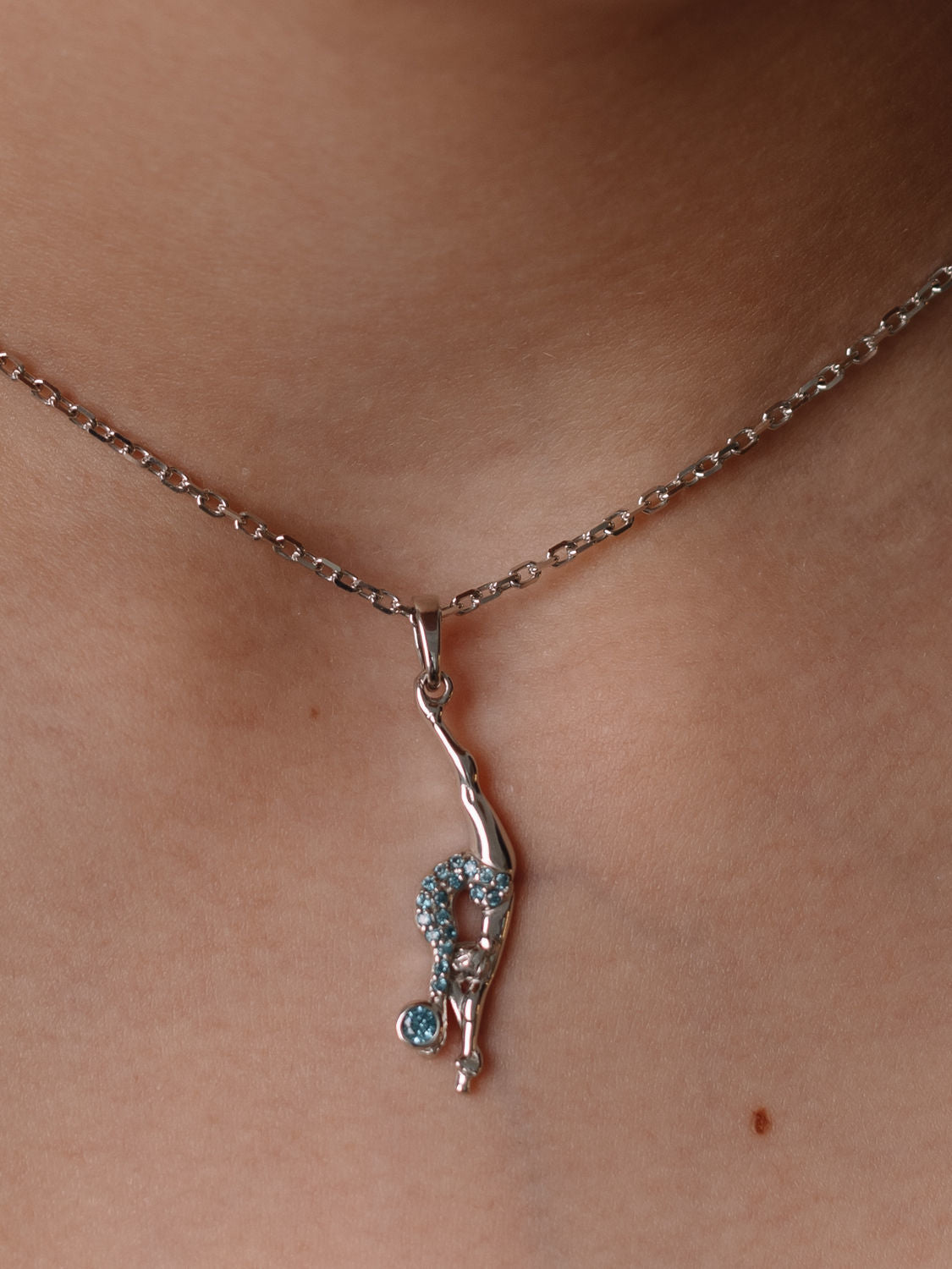 Colgante de plata con piedras preciosas "Anturnan"