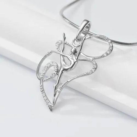 Colgante de plata «Niña jugando con una cinta»